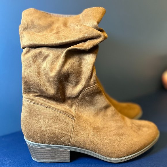 George SLOUCH BOOTS IN TOBACCO SUEDE, WRINKLED MID-CALF, LOOSE, LOW HEEL - Picture 5 of 10